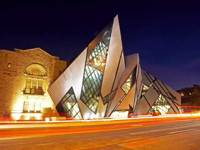 A Royal Pair: Hotel + ROM