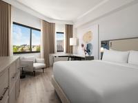Sonesta white plains king bed room