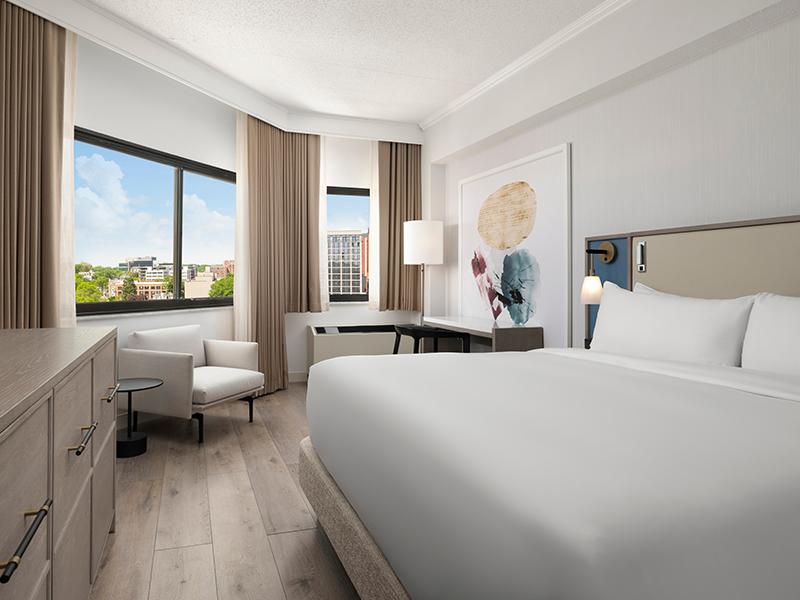 Sonesta white plains king bed room