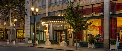 Hotel Features & Amenities