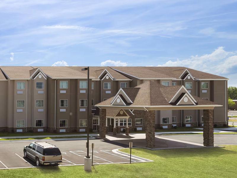  Sonesta Essential Fairmont exterior 2