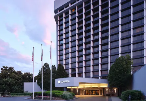 Modern Nashville Airport Hotel