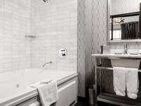 Allegro One Bedroom Suite Two Person Tub