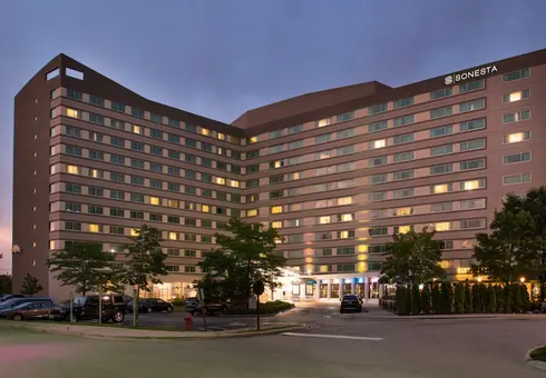 Modern Chicago O'Hare Airport Hotel