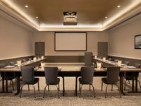 Gallery_SHR_SiliconValley_Meetings_OakCreek_DoorsClosed_NoLogo_WithProjector